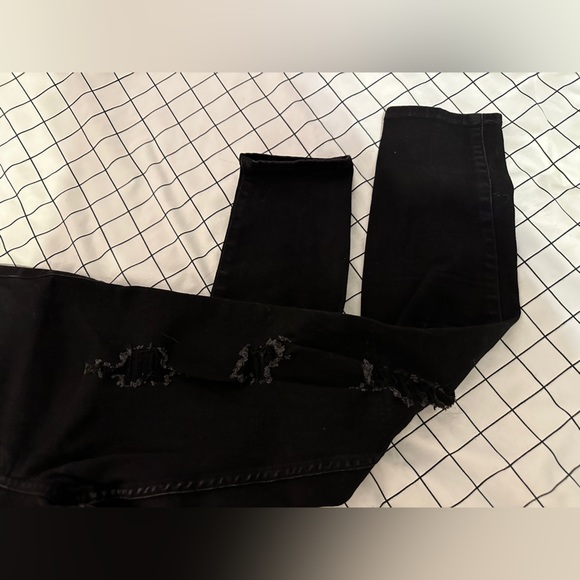 Hollister Ultra High Rise Super Skinny Distressed Black Jeans - Picture 3 of 4